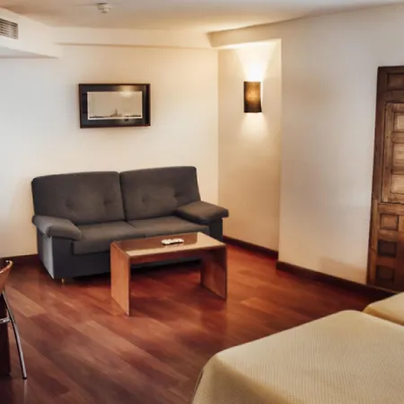 מלון Santa Isabel 2*